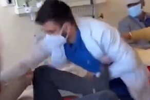 Врач избил пациента после того, как тот попросил уважительного отношения