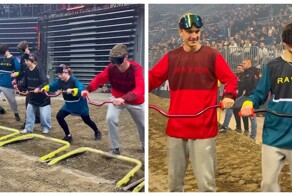 Зрелищное шоу с воображаемыми мотоциклами