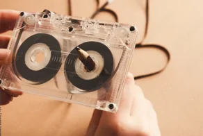 Битум, резиночка, соседская вишня: пользователи с нежностью вспоминают коллективные безумства, которые объединяли детвору