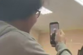 Ученик столичной школы обматерил учителя из-за требования убрать телефон