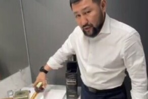 Мэр Якутска вылил в раковину подаренный ему дорогой алкоголь