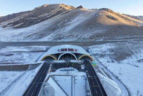 В Китае открыли самый длинный в стране автомобильный туннель