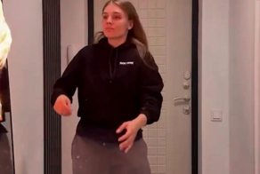 У девушки во время уборки  загорелась тряпка