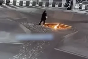 В Ленобласти 42-летний мужчина потушил «Вечный огонь» снежком