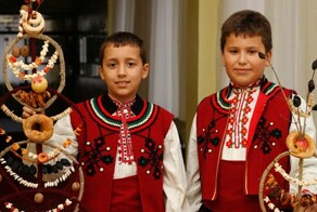 От скоростного поедания винограда до купания в ледяной воде: 9 необычных новогодних традиций разных стран