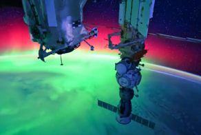 От орбитальных высот до ледяных глубин — самые необычные новогодние поздравления