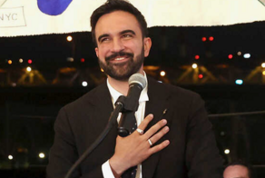 Нью-Йорк изменяет традициям: новый мэр присягнул на Коране