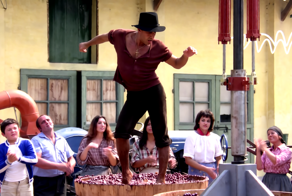 Откуда взялась песня, под которую Челентано давит виноград. Итальянский хит в карибском ритме