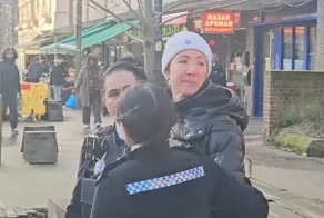 Женщину в Лондоне арестовали и выписали штраф за кормление голубей