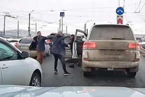 Разборки со стрельбой за место в пробке