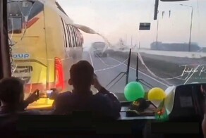 Видео безумных гонок водителей автобусов в Бангладеш