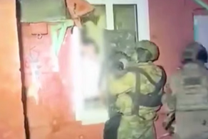 В Армавире неадекватный мужчина пытался отбиться от сотрудников полиции топором