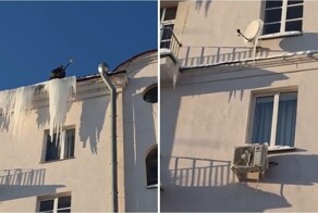 В многоэтажном доме вместе с сосульками сбили и кондиционер