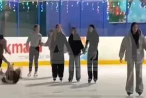 Переехал коньком: 23-летняя девушка получила тяжелые травмы на катке