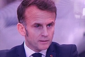 Брижит наносит ответный удар? Эммануэль Макрон примерил новый образ