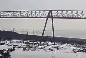 63-летняя женщина выжила, выпав из кабины рухнувшего крана