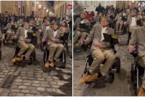 Парад Стивенов Хокингов в Испании