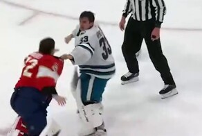 Драка вратарей в НХЛ: Бобровский сошёлся с американским голкипером