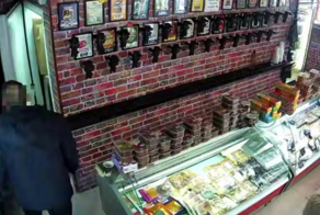 Агрессивный мужчина угрожал ножом персоналу пивного бара