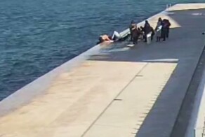 Прохожие спасли подростка, упавшего в&nbsp;море в&nbsp;Севастополе