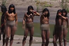 Видео встречи с неизвестным племенем индейцев