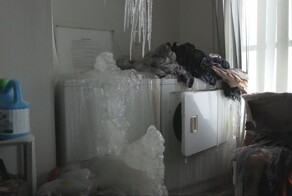 Все покрыто льдом: экономия на отоплении обернулась катастрофой для владельца квартиры