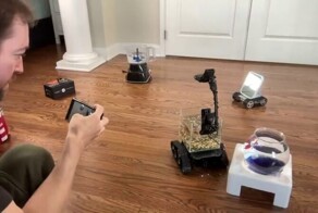 Парень сделал управляемый аквариум для своей рыбки