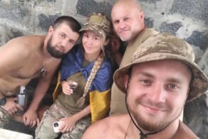 Боевики ВСУ жестоко надругались над «валькирией Зеленского». Норвежку-наемницу после пикантных фото лишили возможности передвигаться