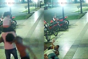 В Аргентине прохожий нокаутировал отца с ребёнком на плечах