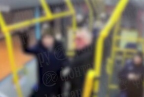 Подросток выстрелил в лицо другому пассажиру автобуса