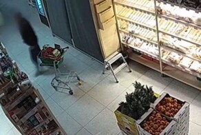 Мужчина похитил продукты и ноутбук из магазина