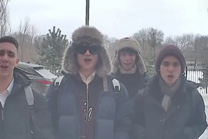 Школьники из Оренбурга собирают миллионы просмотров, выступая на камеры домофонов