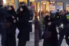 Полицейский ударил женщину, которая снимала задержание подруги