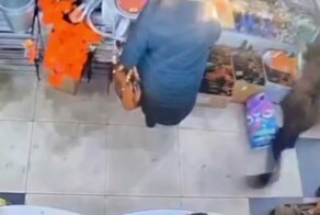 Мужчина напал с ножом на бабушку в магазине