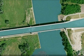Самые выдающиеся водяные мосты в мире (20 фото)