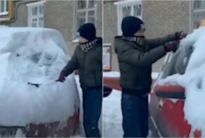 Московские школьники подрабатывают, расчищая снег с машин