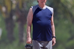 Кто изображен на фотографии? (2 фото)