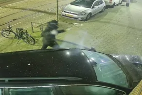 В Роттердаме автомобиль протаранил ювелирный магазин: ограбление не удалось