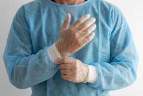 Огромный волосяной комок достали из желудка девушки