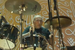 Никол Пашинян дебютировал в качестве барабанщика на концерте в Армении