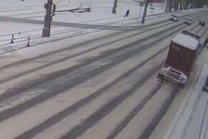 Загорелся зелёный и пошёл