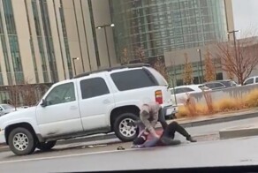Водитель внедорожника избил пешехода возле здания суда