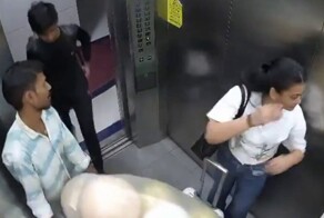 Взрыв воздушных шаров в лифте попал на видео