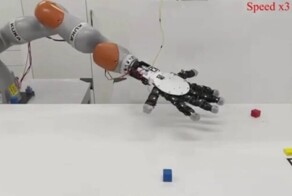 Инженеры сделали роботизированную руку, которая гуляет сама по себе