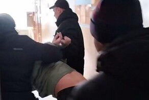 Воспитательница смогла обезвредить ворвавшегося с ножом в детсад неадекватного мужчину