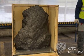 Таможенники пресекли вывоз в Британию фрагмента метеорита весом более 2,5 тонн