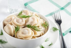 Москвич нашёл металлическую деталь в детских пельменях