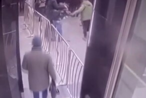 Нетрезвый пассажир метро ударил подростка стеклянной бутылкой по голове