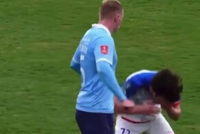 Футболисты подрались во время товарищеского матча