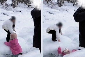 Девочка упала в ледяную реку, и мама бросилась её спасать